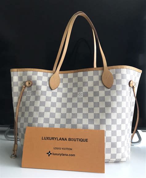 louis vuitton neverfull mm tote.